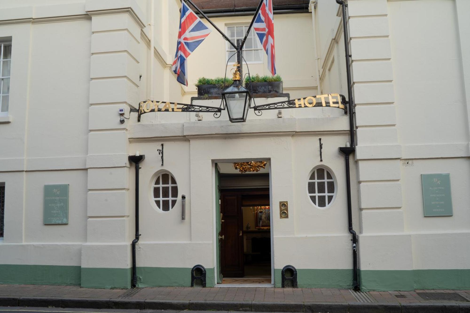 Winchester Royal Hotel Bagian luar foto