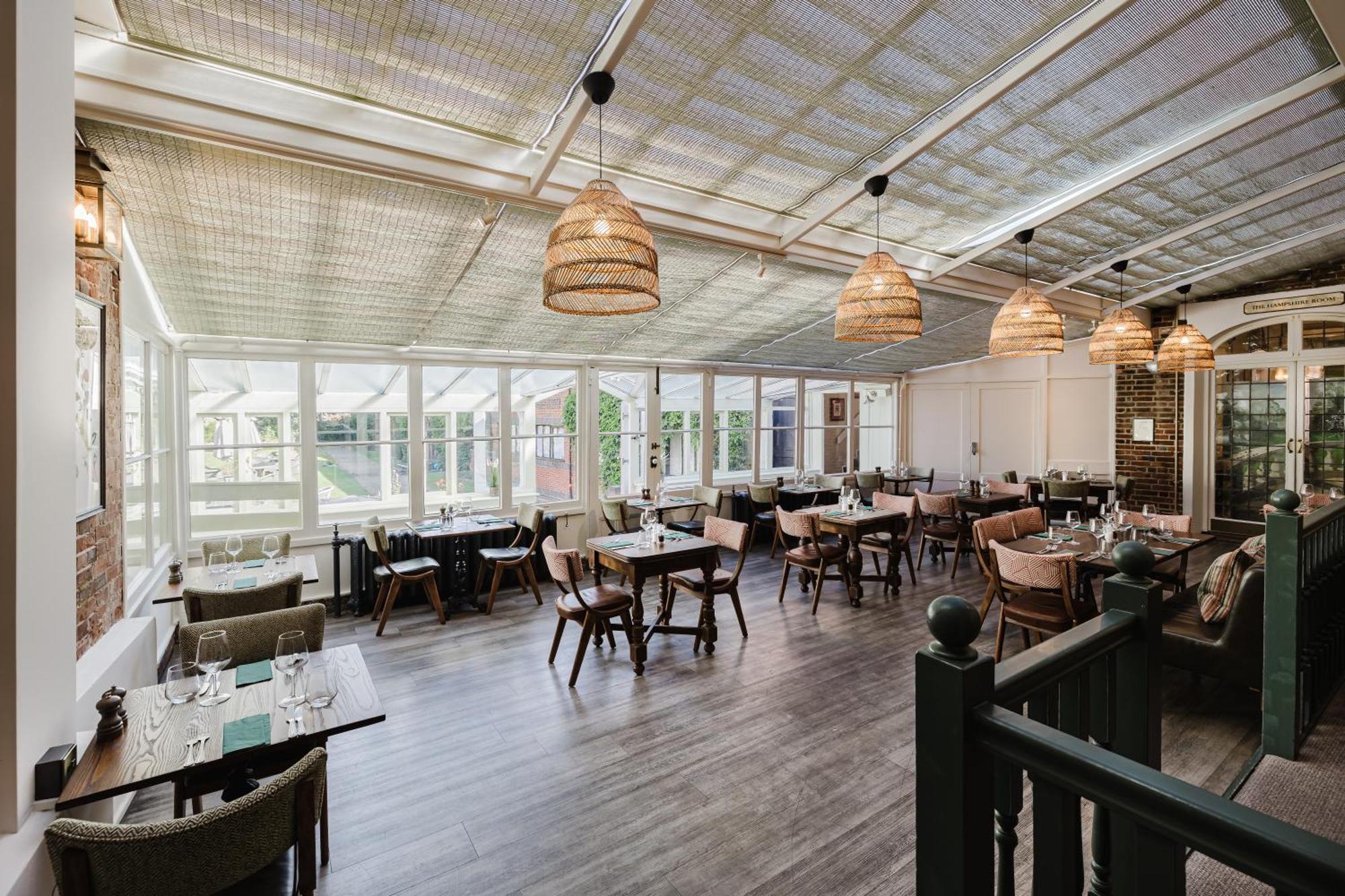 Winchester Royal Hotel Bagian luar foto