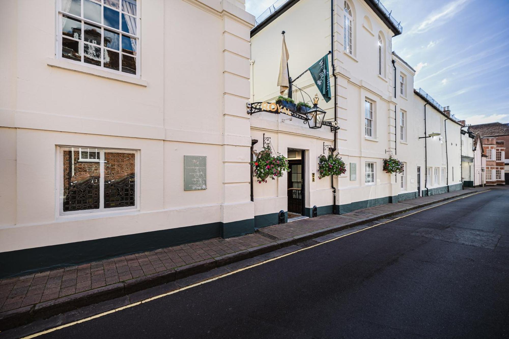 Winchester Royal Hotel Bagian luar foto