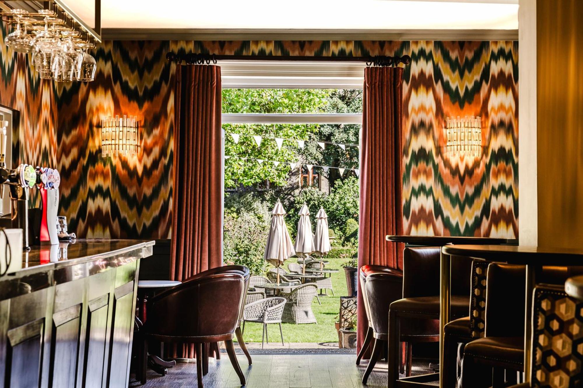 Winchester Royal Hotel Bagian luar foto