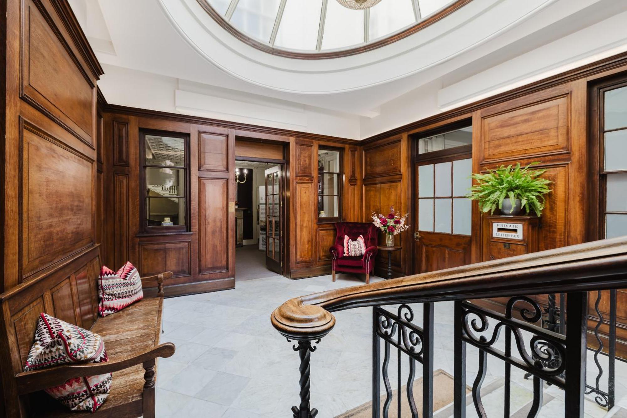 Winchester Royal Hotel Bagian luar foto