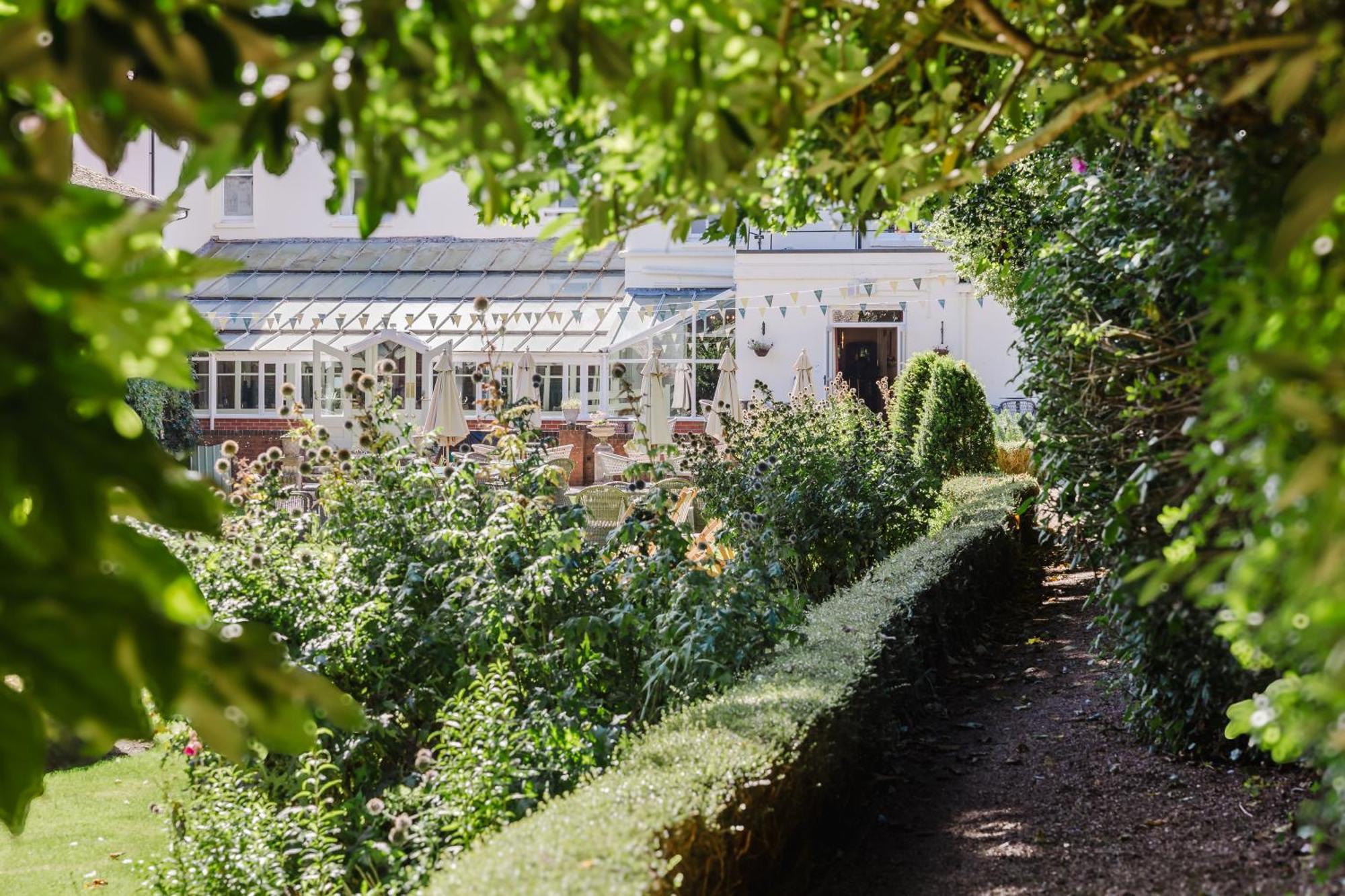 Winchester Royal Hotel Bagian luar foto
