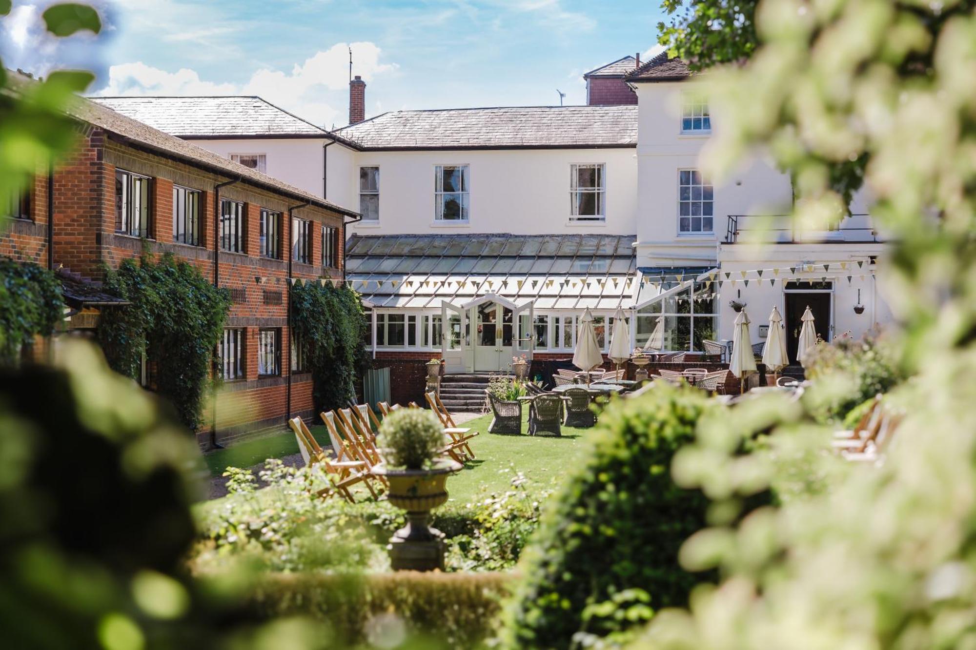 Winchester Royal Hotel Bagian luar foto