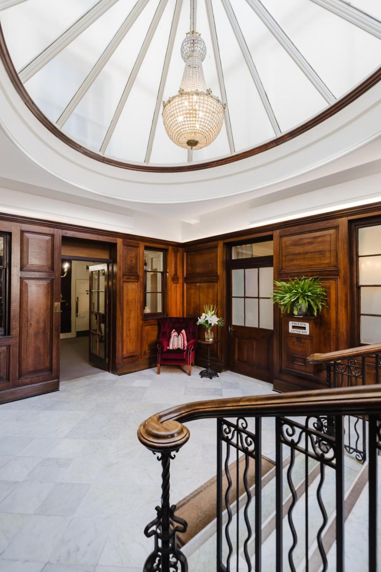 Winchester Royal Hotel Bagian luar foto