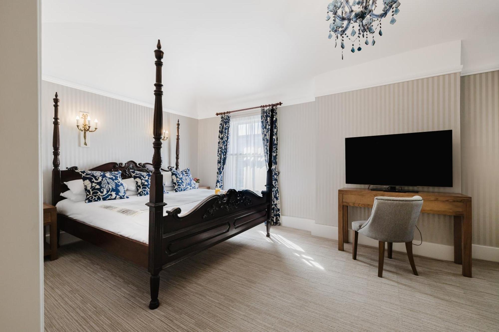 Winchester Royal Hotel Bagian luar foto