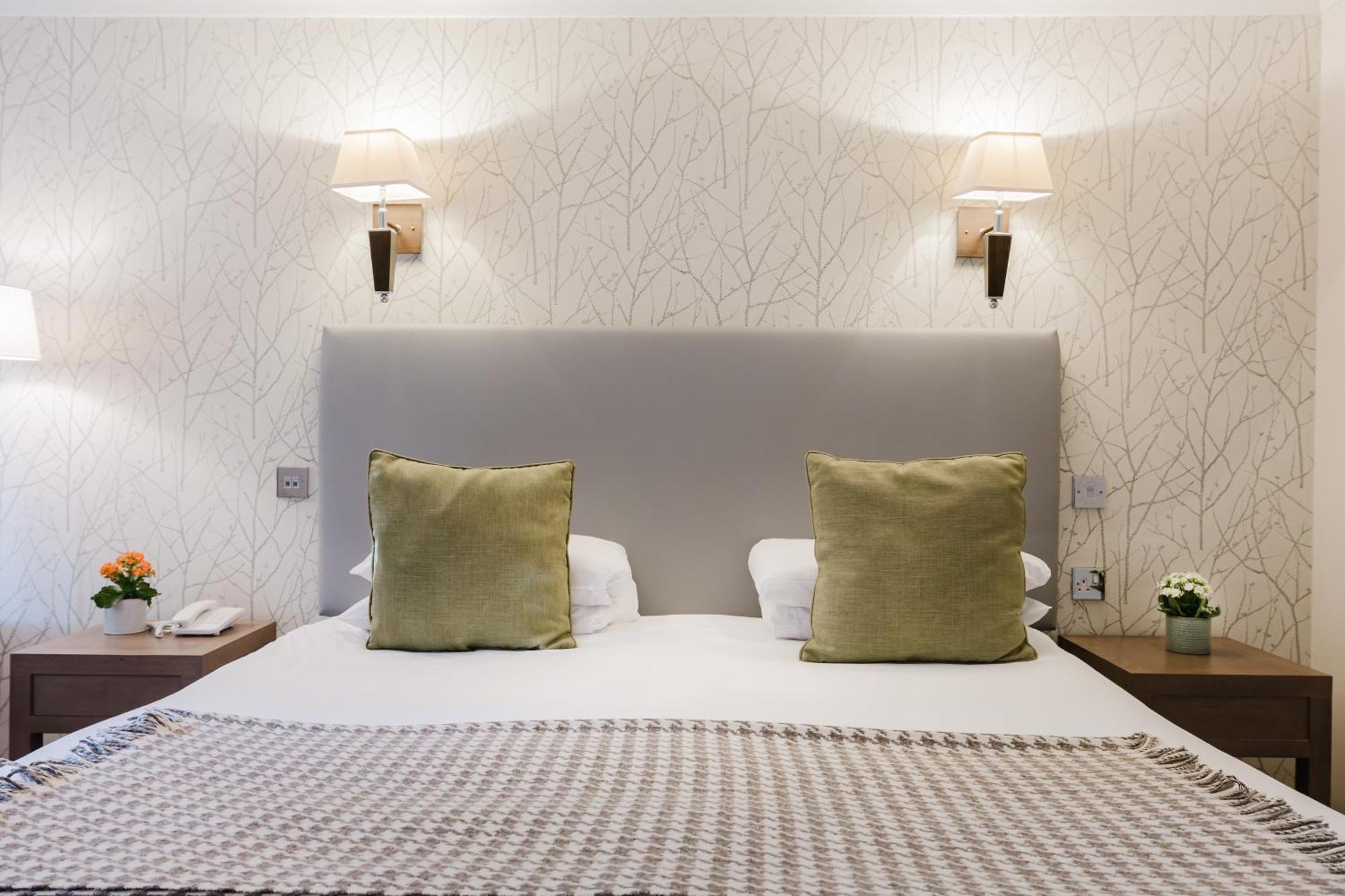 Winchester Royal Hotel Bagian luar foto
